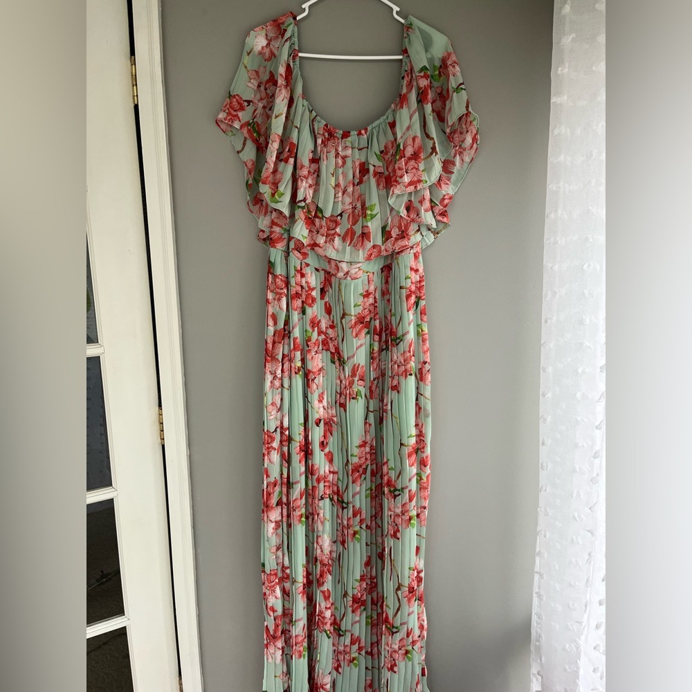 Fashion Nova Pleated Floral Maxi Dress